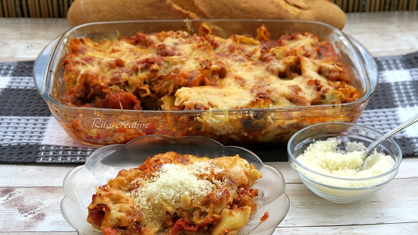 zapiekanka z tortellini zapiekane tortellini w sosie pomidorowym