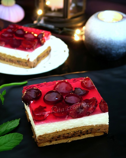 ciasto z galaretą i czereśniami