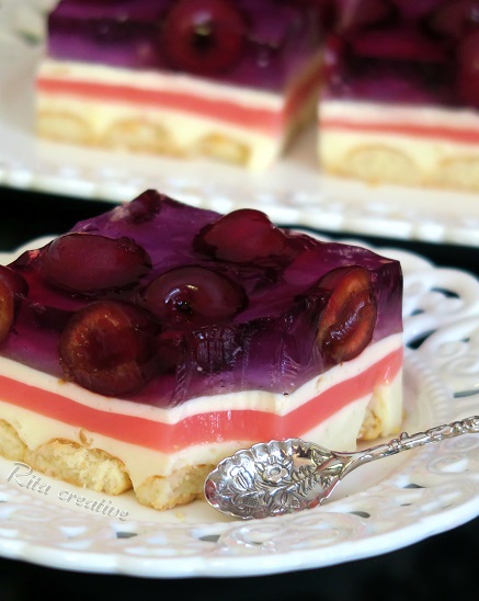 galaretkowiec z owocami galaretkowiec jogurtowy z czereśniami