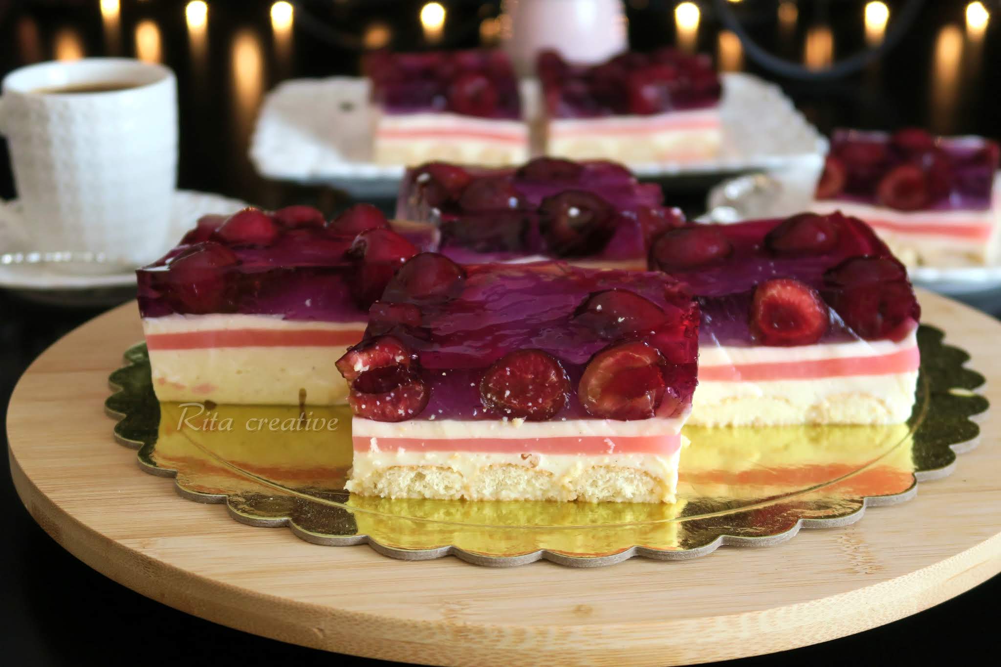 jogurtowiec galaretkowy z owocami galaretkowiec jogurtowy z czereśniami