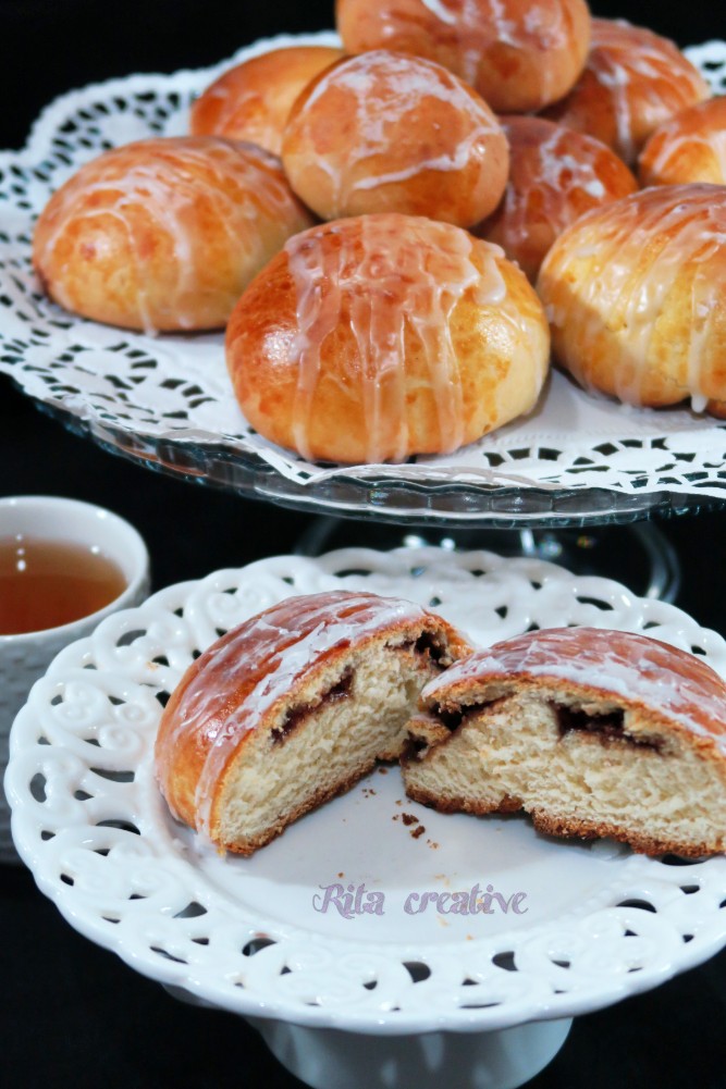 bułeczki drożdżowe z czekoladą
