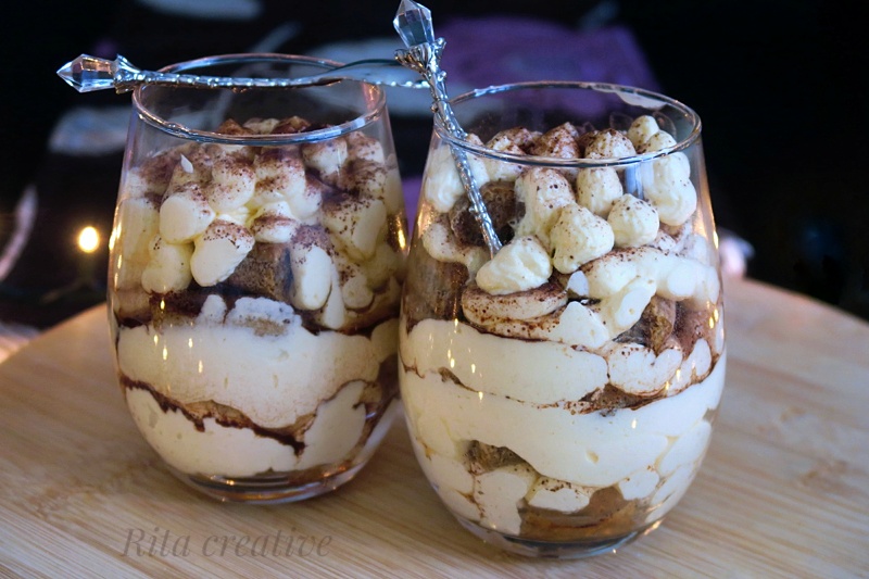 deser tiramisu w pucharkach deser tiramisu w szklankach