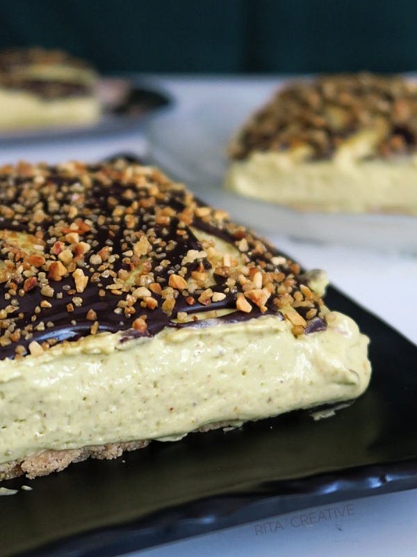 ciasto pistacjowe z polewą SERNIK pistacjowy z polewą czekoladową