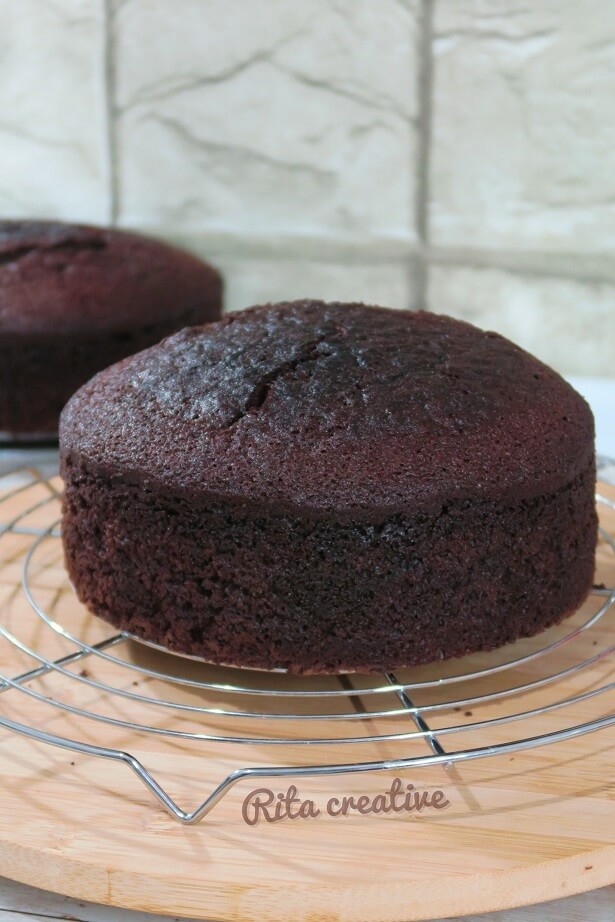 Ciasto czekoladowe jako baza do tortów i ciast. pyszne ciasto kakaowe