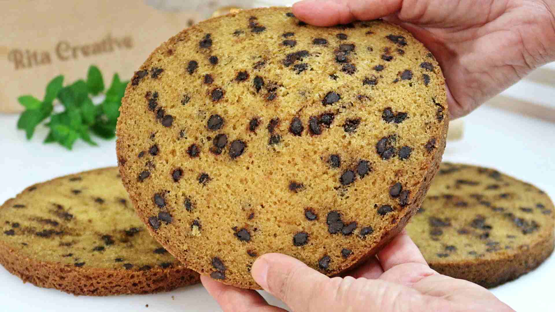 CIASTO Z KAWAŁKAMI CZEKOLADY jako baza do tortów i ciast. CIASTO Z KAWAŁKAMI CZEKOLADY