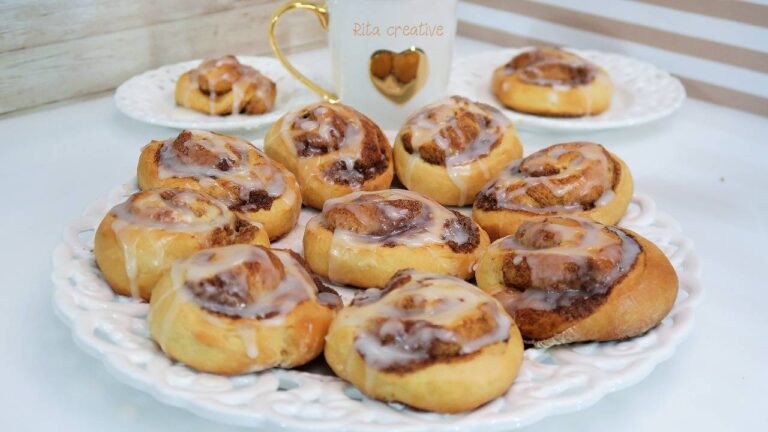 Cynamonki z lukrem cytrynowym - pyszne i miesiutkie bułeczki cynamonowe