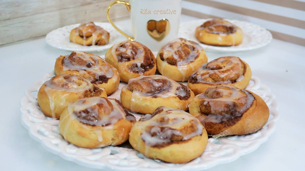 cynamonki z lukrem cytrynowym bułeczki cynamonki