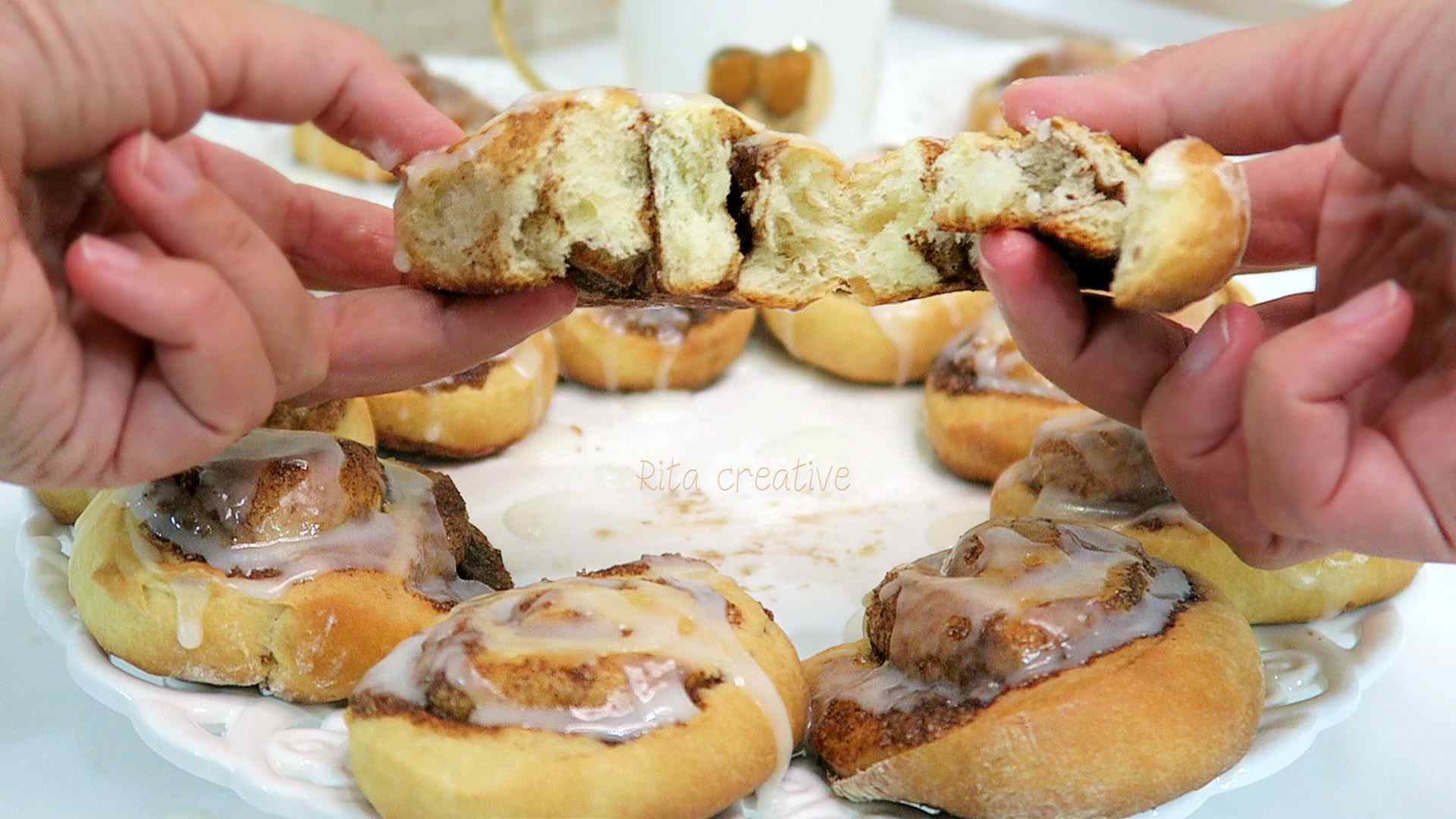 Cynamonki z lukrem cytrynowym Cynamonowe bułeczki z lukrem cytrynowym