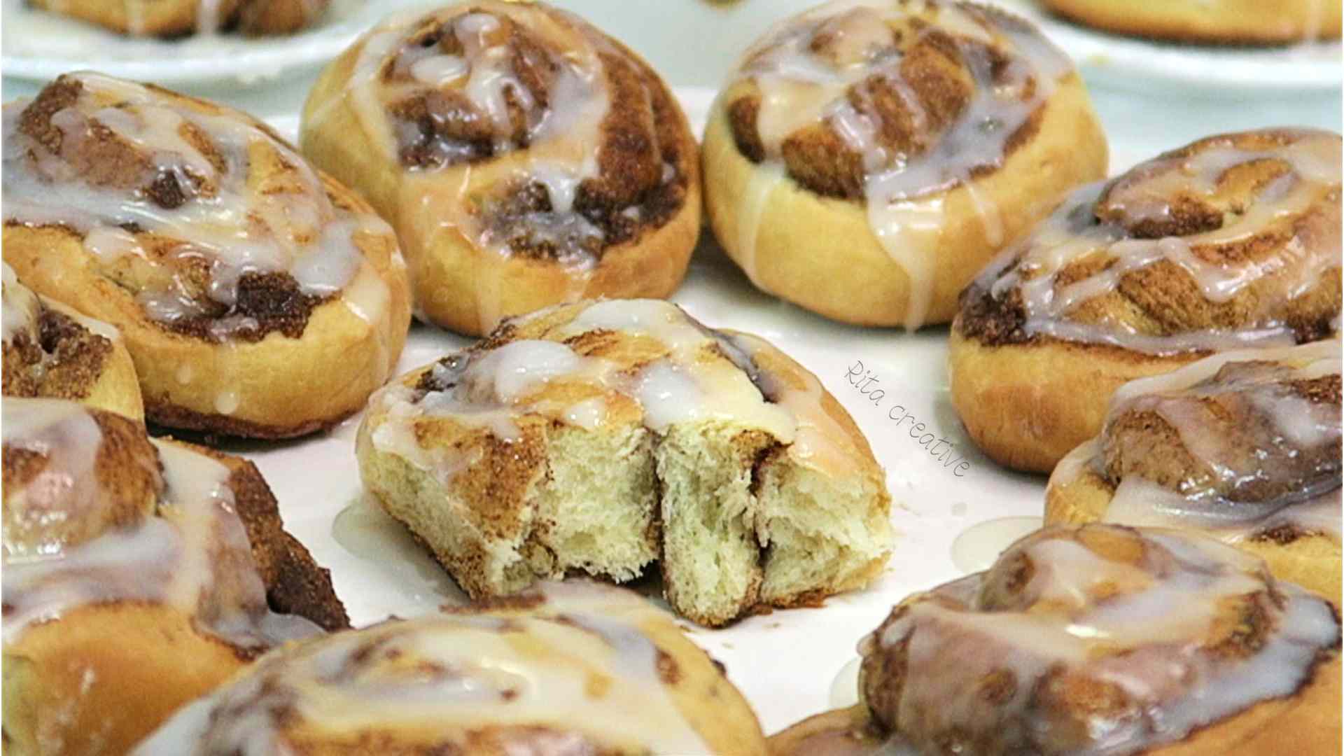 Cynamonki z lukrem cytrynowym Cynamonowe bułeczki z lukrem cytrynowym