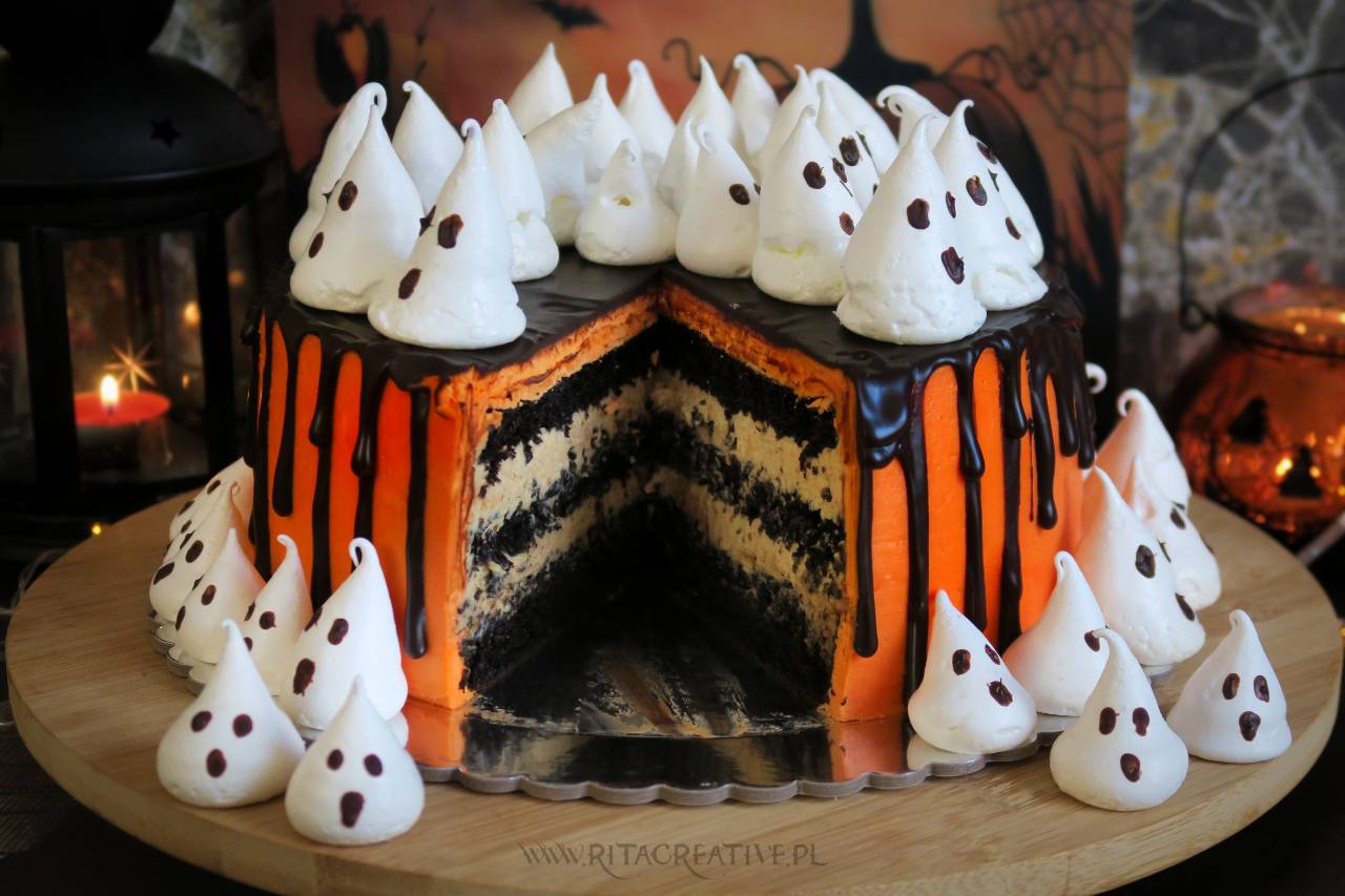 Tort z duchami na Halloween