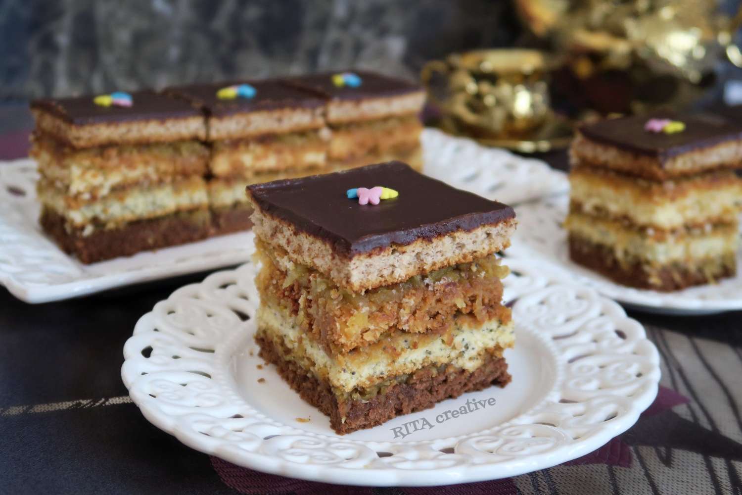 mazurek czterowarstwowy mazurek z jabłkami