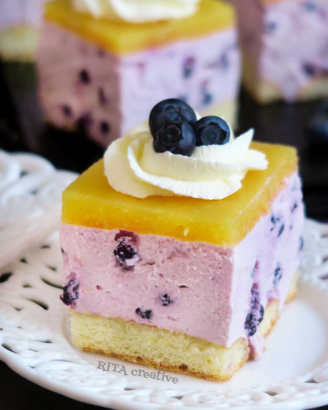 Ciasto z mango i jagodami