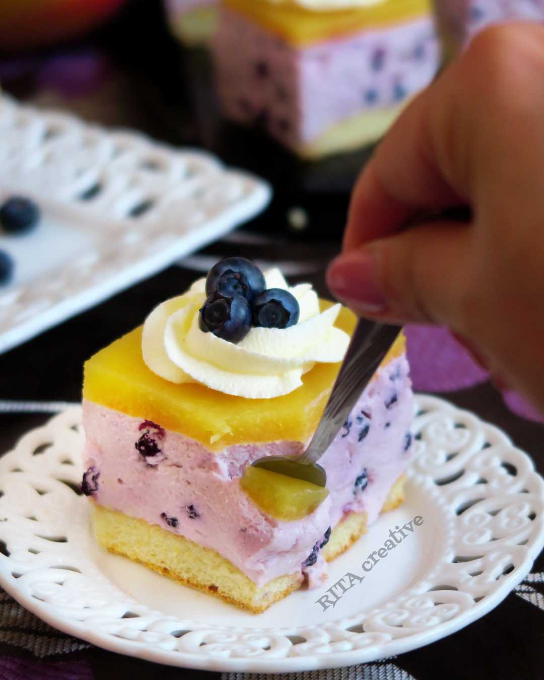 ciasto z jagodami i mango bez pieczenia