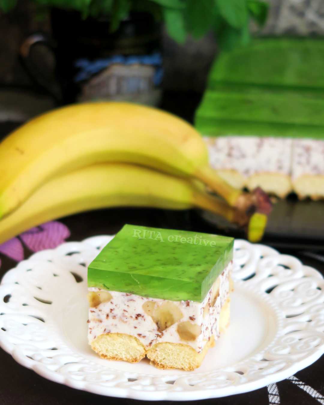 Ciasto z bananami bez pieczenia Ciasto z galaretką bananami i jogurtem greckim