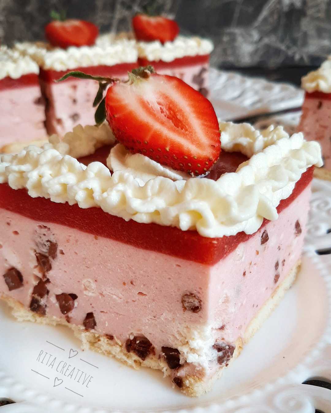 Ciasto z truskawkami bez pieczenia