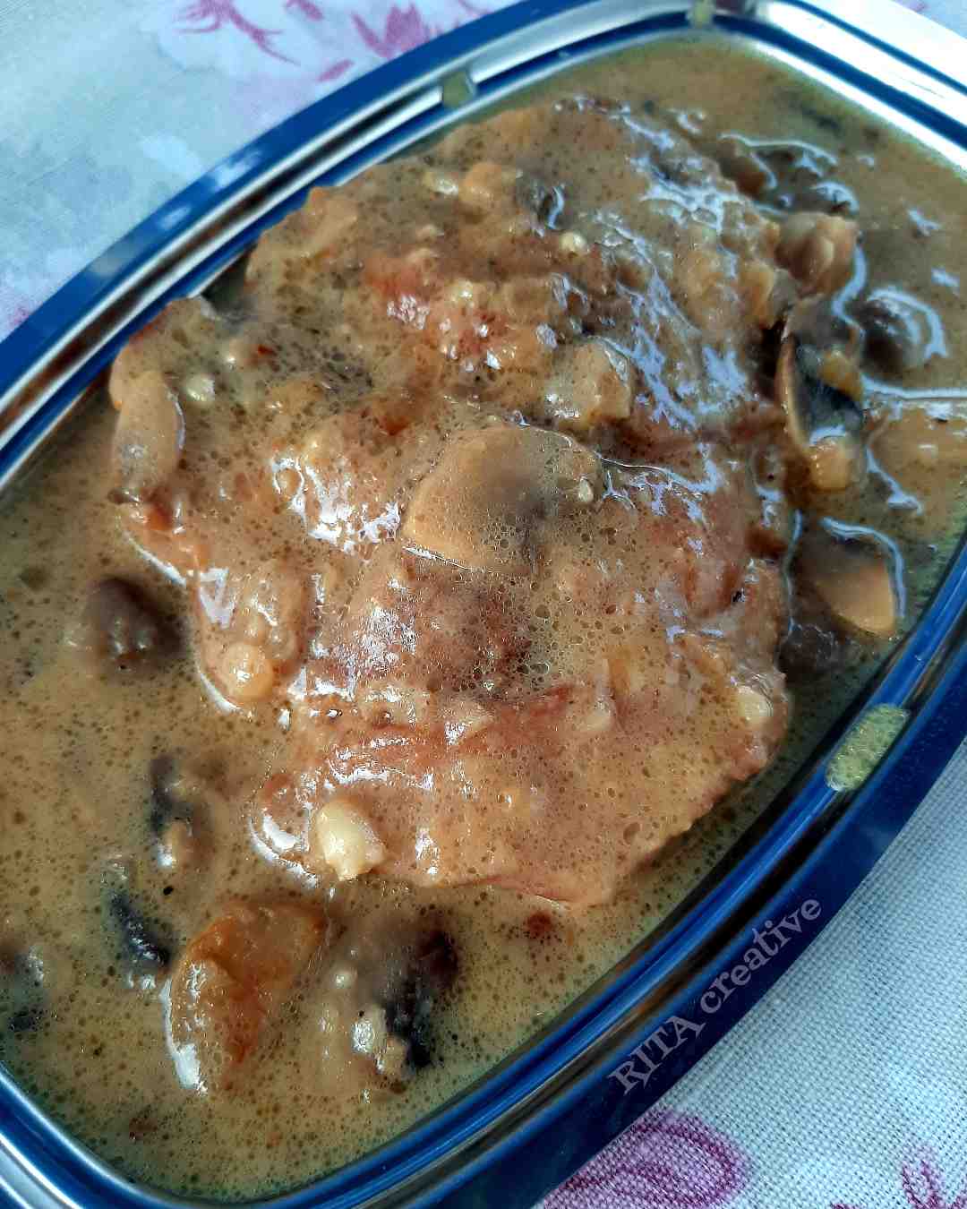 Bitki schabowe w sosie pieczarkowym bitki duszone w pieczarkowym sosie