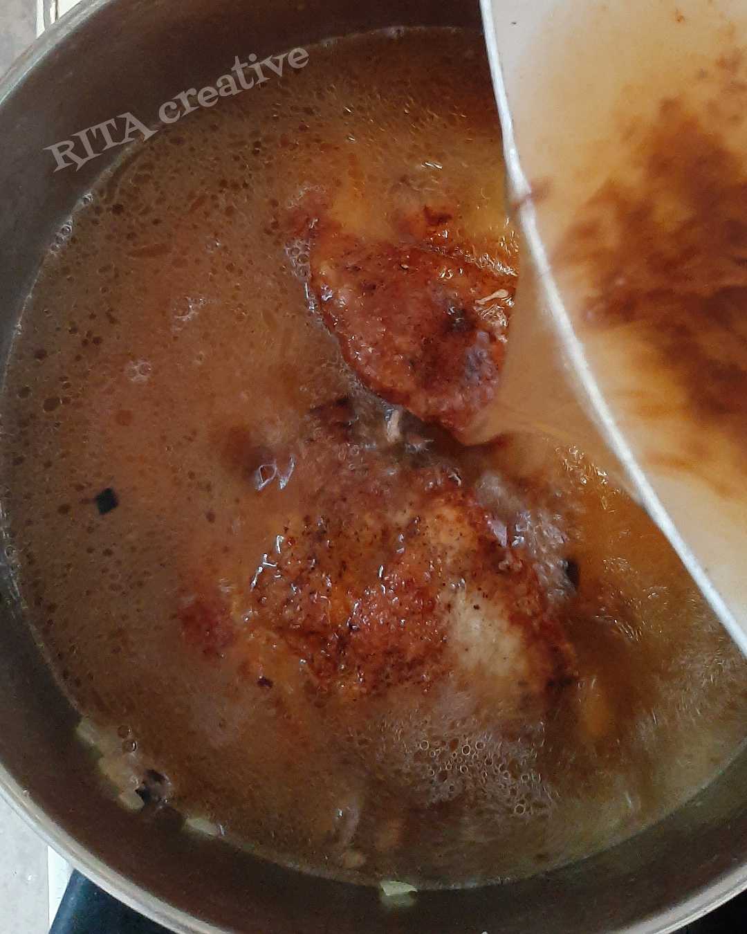 Bitki schabowe w sosie pieczarkowym bitki duszone w sosie