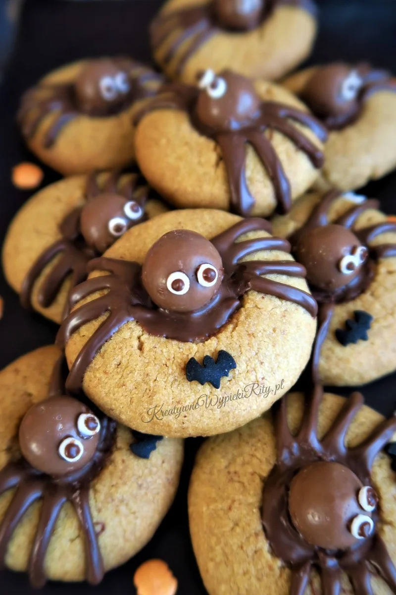 Ciastka Pająki z masłem orzechowym i czekoladą na Halloween