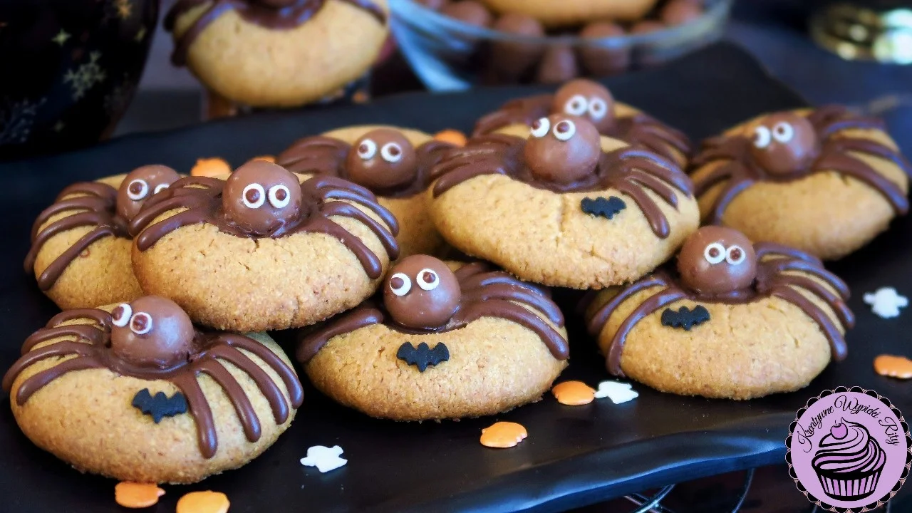 Ciasteczka halloweenowe z masłem orzechowym w kształcie pająków