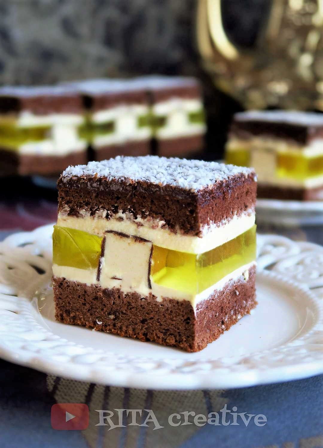 ciasto z ptasim mleczkiem i galaretką ciasto z ptasim mleczkiem galaretką i kremem budyniowym