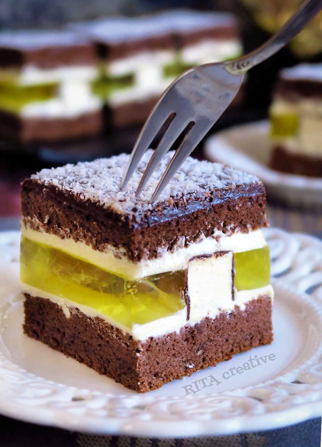 ciasto z ptasim mleczkiem i galaretką ciasto z ptasim mleczkiem i galaretką