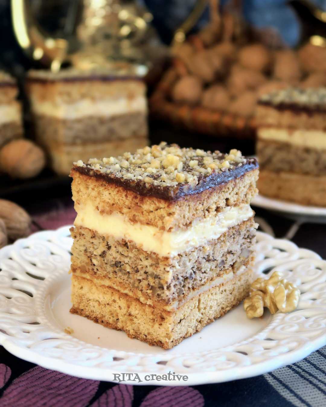 miodownik z orzechową wkładką miodownik z orzechami