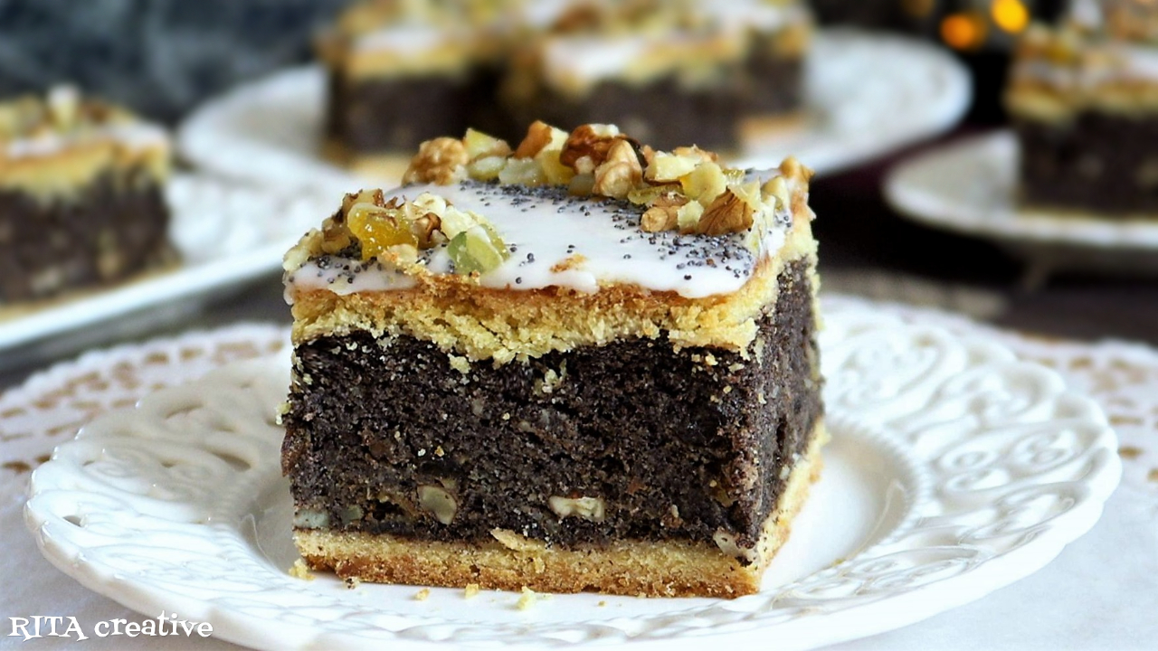 Makowiec z bakaliami na kruchym spodzie polany lukrem cytrynowym i udekorowany posiekanymi orzechami i makiem