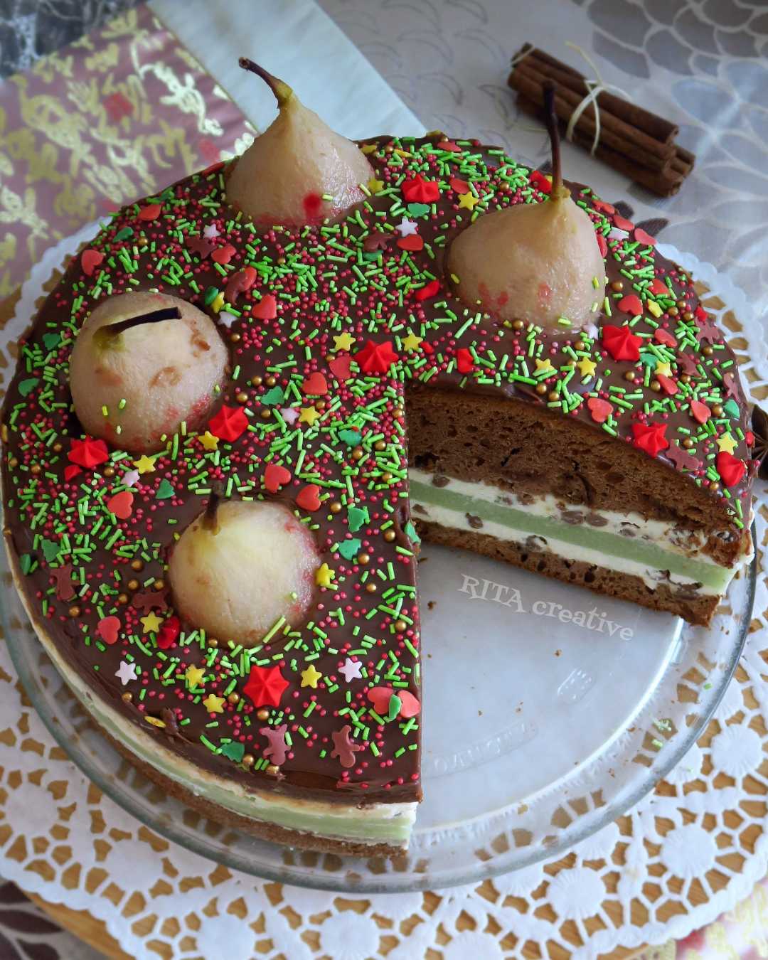 Piernik z gruszkowym musem