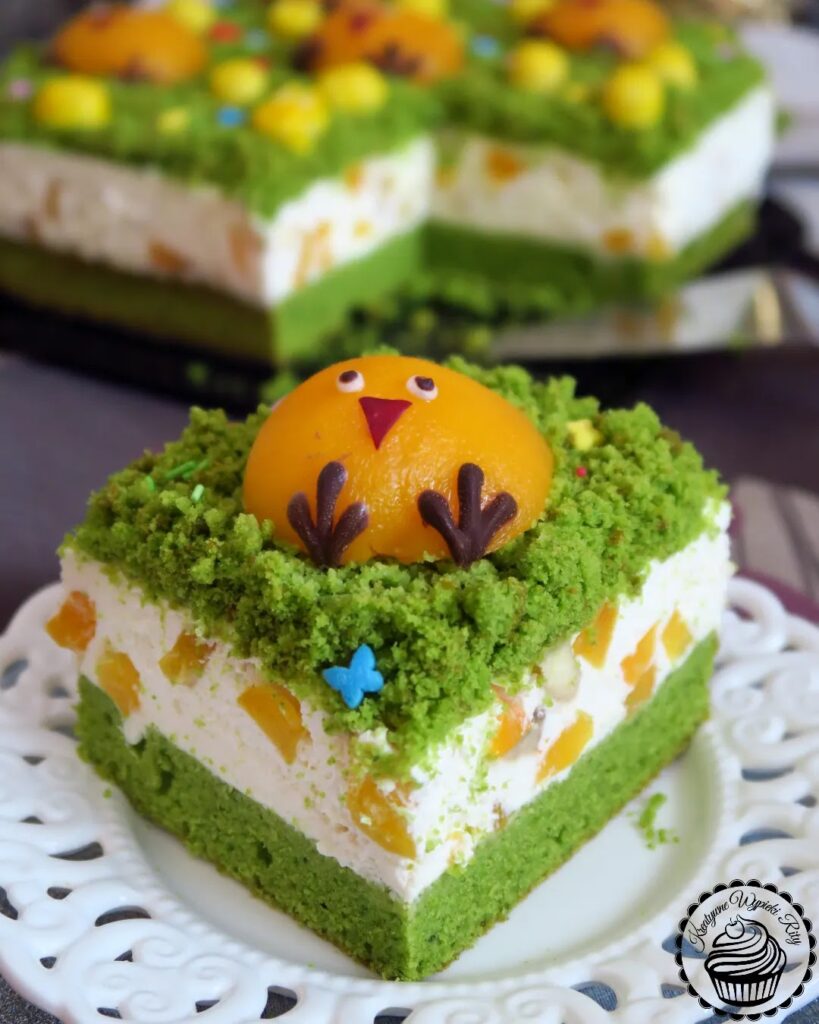 Ciasto szpinakowe z brzoskwiniami