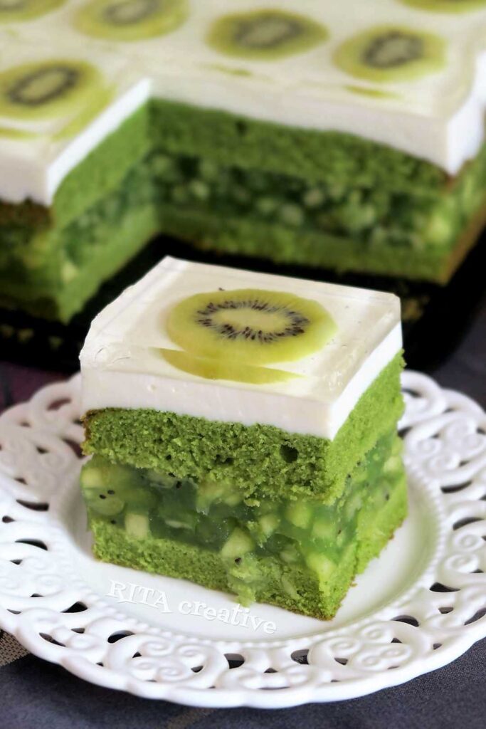 Ciasto szpinakowe z kiwi i galaretką