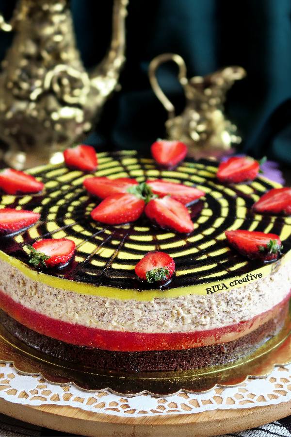 Ciasto z truskawkami i alkoholem Ciasto z adwokatem