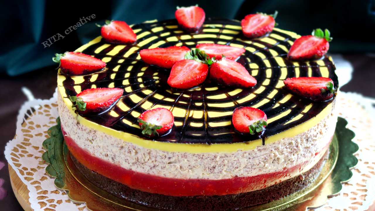 adwokatowy torcik z truskawkami torcik z adwokatem i truskawkami