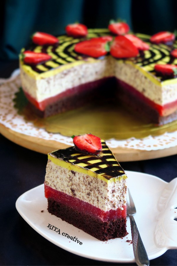 torcik z alkoholem i truskawkami adwokatowy torcik