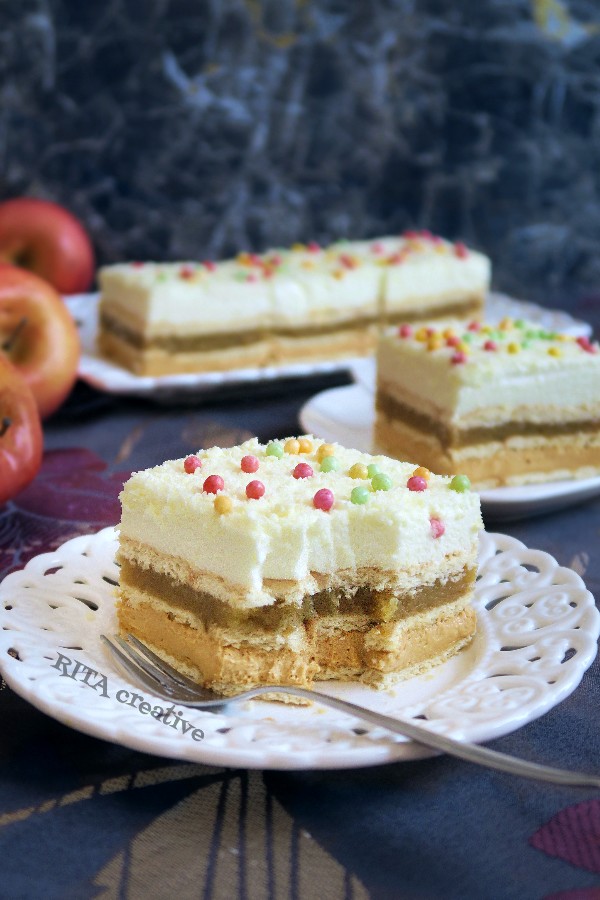 Jabłecznik bez pieczenia z masą krówkową i cytrynową pianką