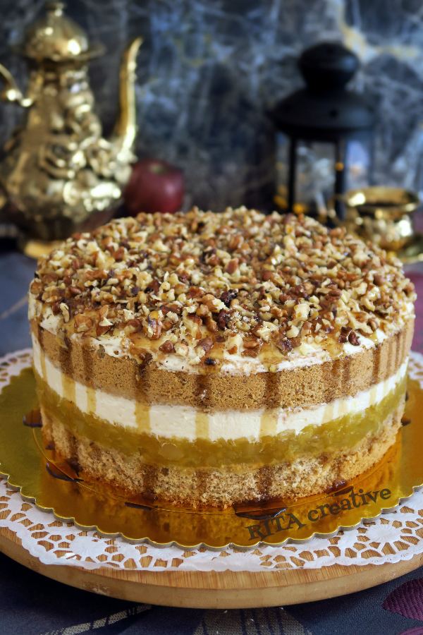 Orzechowiec z jabłkami i orzechami Ciasto orzechowe z jabłkami