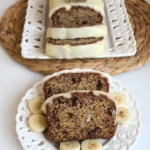 Bananowe ciasto z czekoladą i polewą serową