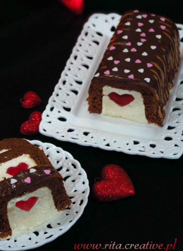 Ciasto z serduszkiem – na Walentynki lub Dzień Matki.