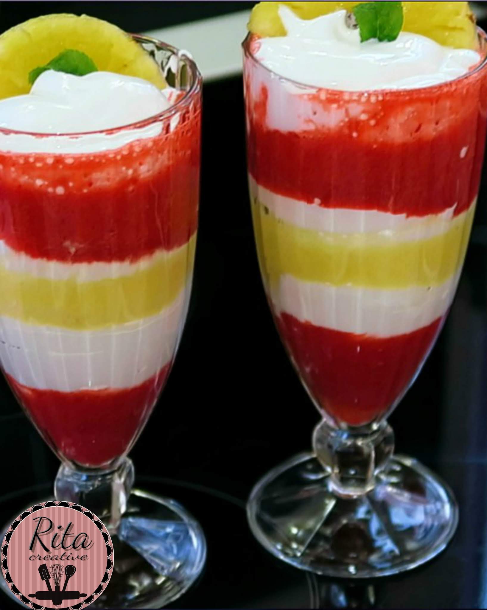 Deser ananasowo truskawkowy w szklance na Walentynki lub Dzień Matki