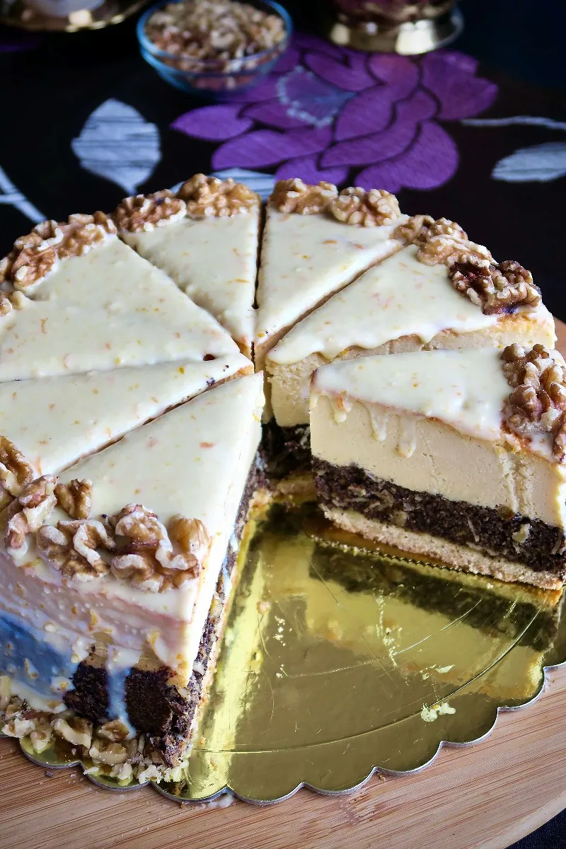 Seromakowiec z białą czekoladą i gotowej masy makowej