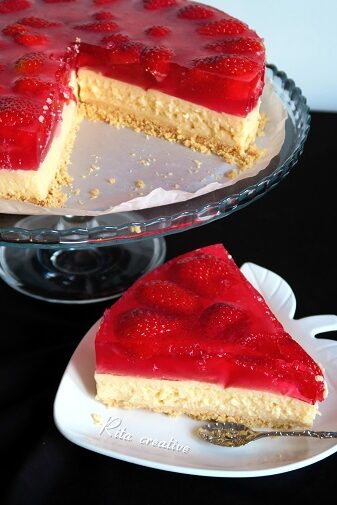 Ciasto z truskawkami i pysznym kremem z kaszy manny na Walentynki